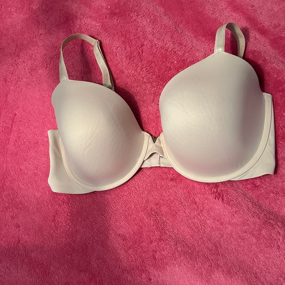 Victoria's Secret cream bra